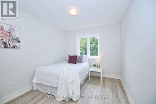 22 Queens Circ, Fort Erie, ON - Indoor Photo Showing Bedroom