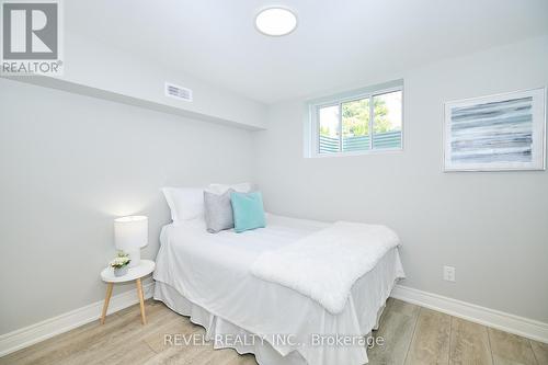 22 Queens Circ, Fort Erie, ON - Indoor Photo Showing Bedroom