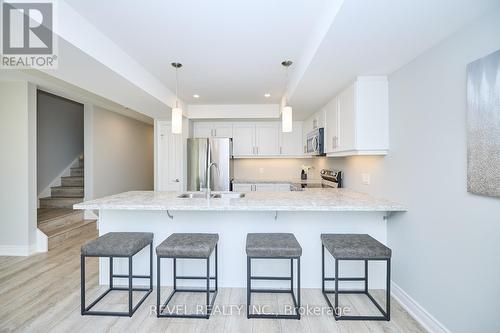 22 Queens Circle, Fort Erie, ON - Indoor Photo Showing Kitchen With Upgraded Kitchen