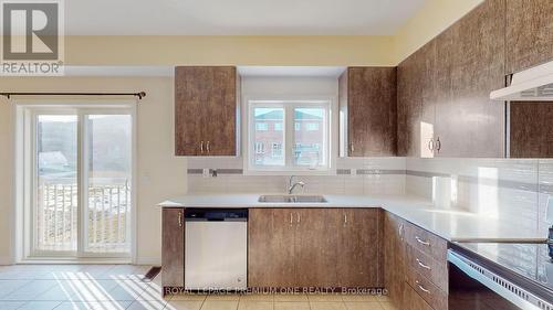 344 Ridley Crescent, Southgate, ON - Indoor Photo Showing Kitchen With Double Sink