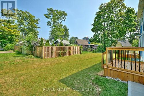 18 Queens Circ, Fort Erie, ON - Outdoor With Backyard