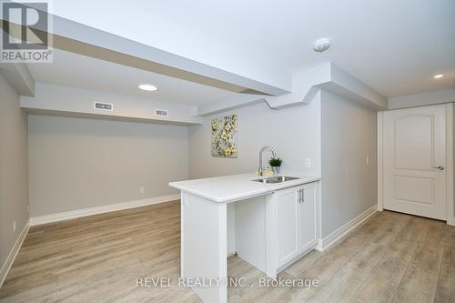 18 Queens Circle, Fort Erie, ON - Indoor Photo Showing Other Room