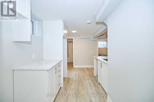 18 Queens Circle, Fort Erie, ON - Indoor Photo Showing Kitchen