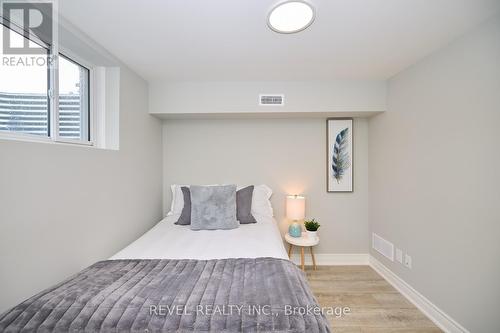 18 Queens Circle, Fort Erie, ON - Indoor Photo Showing Bedroom