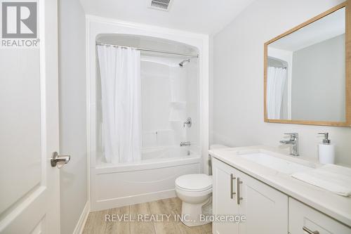 18 Queens Circ, Fort Erie, ON - Indoor Photo Showing Bathroom