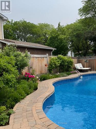 789 Edistel Crescent, Mississauga, ON - Outdoor With In Ground Pool With Backyard