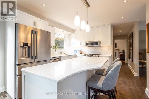 789 Edistel Crescent, Mississauga, ON - Indoor Photo Showing Kitchen With Upgraded Kitchen