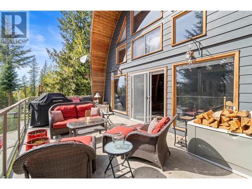 7456 Anglemont Way, Anglemont, BC - Outdoor With Exterior