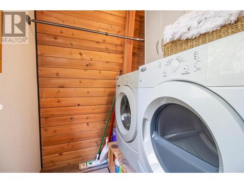 7456 Anglemont Way, Anglemont, BC - Indoor Photo Showing Laundry Room