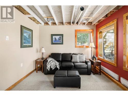 7456 Anglemont Way, Anglemont, BC - Indoor Photo Showing Living Room