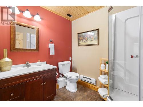 7456 Anglemont Way, Anglemont, BC - Indoor Photo Showing Bathroom