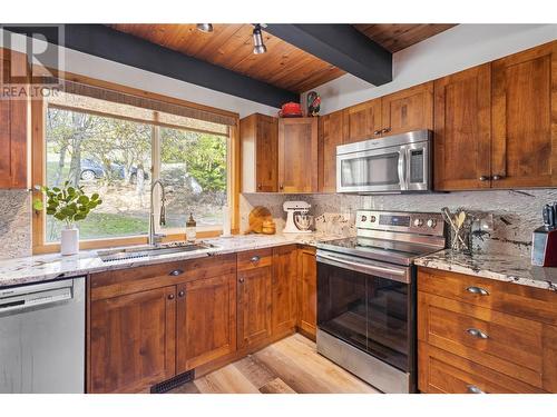 7456 Anglemont Way, Anglemont, BC - Indoor Photo Showing Kitchen