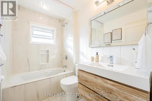 1326 Meredith Ave, Mississauga, ON - Indoor Photo Showing Bathroom