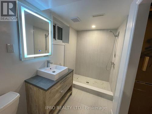 1326 Meredith Ave, Mississauga, ON - Indoor Photo Showing Bathroom