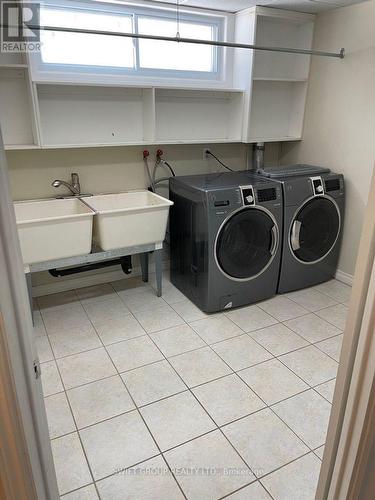 389 Sandhurst Dr, Oakville, ON - Indoor Photo Showing Laundry Room