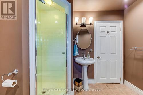 1086 Balment Ave, Mississauga, ON - Indoor Photo Showing Bathroom