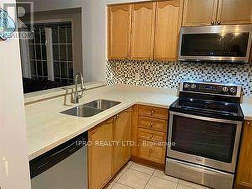 3168 Cabano Cres, Mississauga, ON - Indoor Photo Showing Kitchen With Double Sink