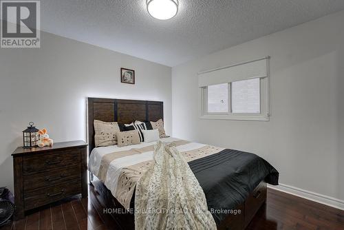 32 Fallen Oak Court, Brampton, ON - Indoor Photo Showing Bedroom