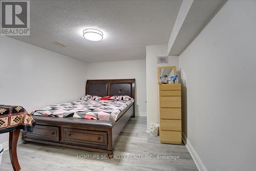 32 Fallen Oak Crt, Brampton, ON - Indoor Photo Showing Bedroom
