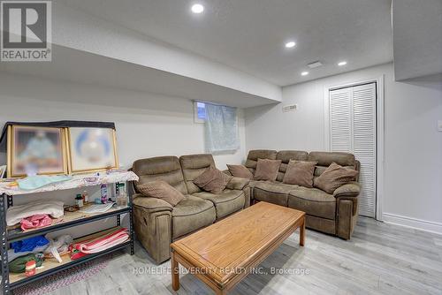 32 Fallen Oak Court, Brampton, ON - Indoor Photo Showing Living Room