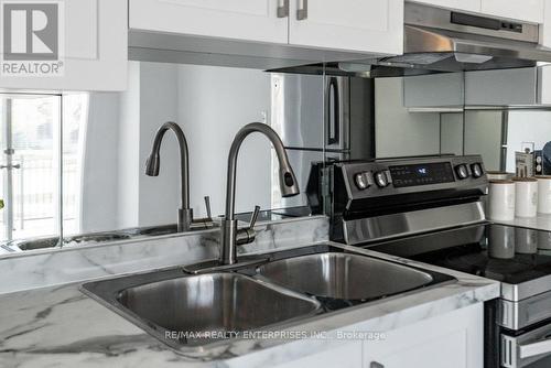 5 - 5055 Oscar Peterson Boulevard, Mississauga, ON - Indoor Photo Showing Kitchen With Double Sink