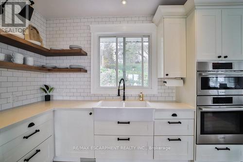4028 Millar Cres, Burlington, ON - Indoor Photo Showing Kitchen With Double Sink