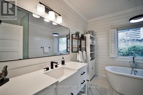 4028 Millar Crescent, Burlington, ON - Indoor Photo Showing Bathroom