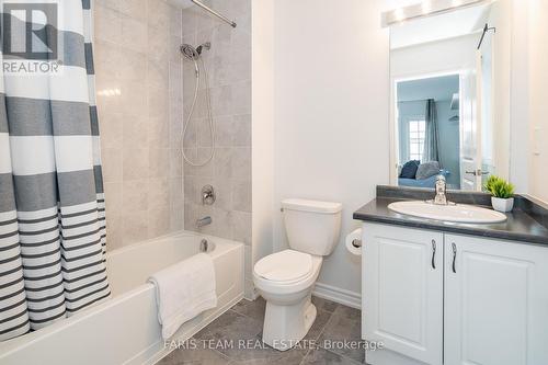 184 Brownley Lane, Essa, ON - Indoor Photo Showing Bathroom