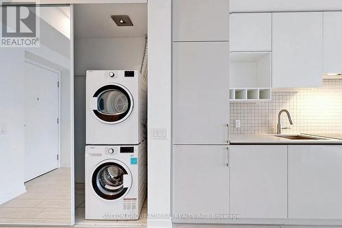 6001 - 950 Portage Parkway, Vaughan, ON - Indoor Photo Showing Laundry Room