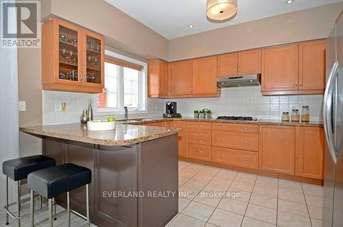 1 Bedroom 119 Alamo Heights Dr, Richmond Hill, ON - Indoor Photo Showing Kitchen