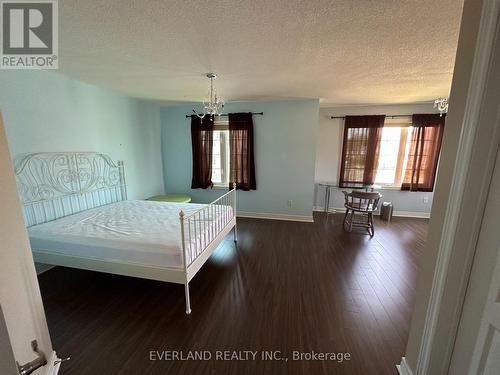 1 Bedroom 119 Alamo Heights Dr, Richmond Hill, ON - Indoor Photo Showing Bedroom