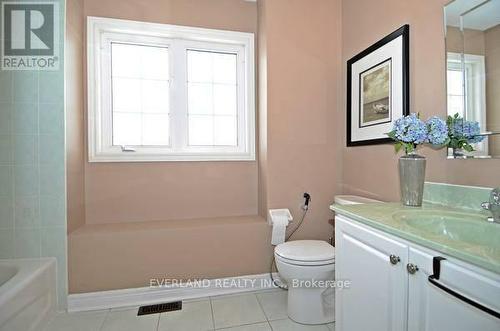 1 Bedroom 119 Alamo Heights Dr, Richmond Hill, ON - Indoor Photo Showing Bathroom