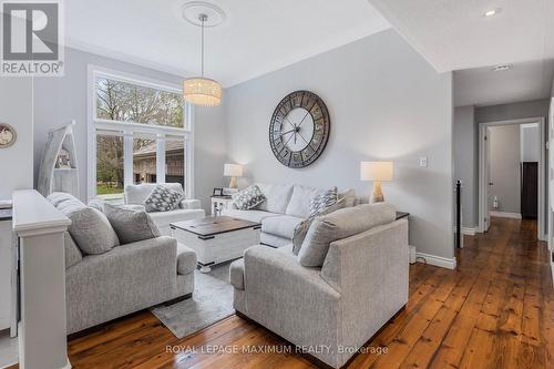 40 Downer Cres, Wasaga Beach, ON - Indoor Photo Showing Living Room