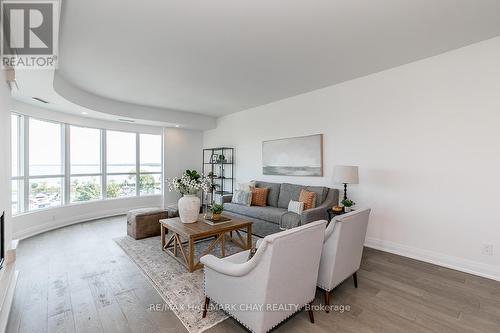 #509 -2 Toronto St, Barrie, ON - Indoor Photo Showing Living Room