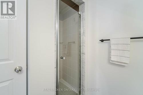 1-02 - 2420 Baronwood Drive, Oakville, ON - Indoor Photo Showing Bathroom