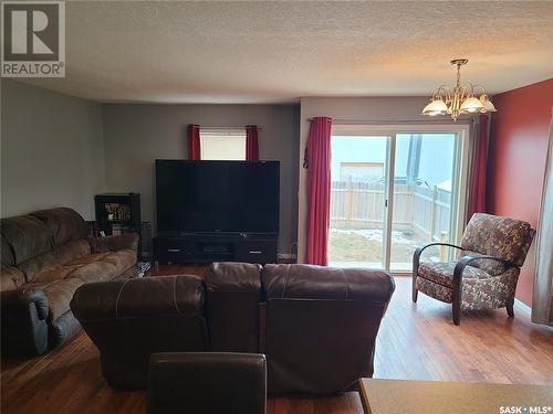 207 W 1St Street, Carlyle, SK - Indoor Photo Showing Living Room