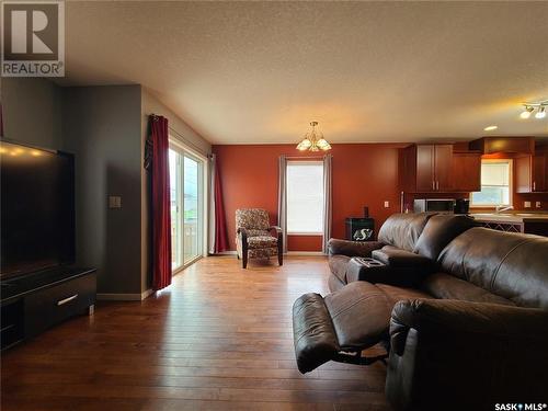 207 W 1St Street, Carlyle, SK - Indoor Photo Showing Living Room