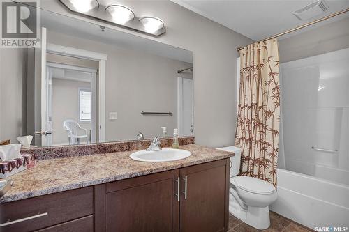203 106 Hampton Circle, Saskatoon, SK - Indoor Photo Showing Bathroom