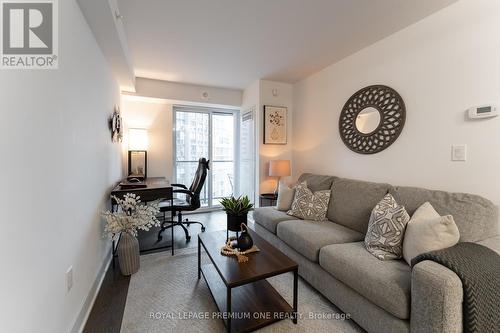 #2019 -955 Bay St, Toronto, ON - Indoor Photo Showing Living Room