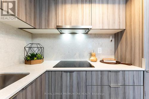 #2019 -955 Bay St, Toronto, ON - Indoor Photo Showing Kitchen