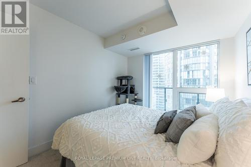 #2019 -955 Bay St, Toronto, ON - Indoor Photo Showing Bedroom