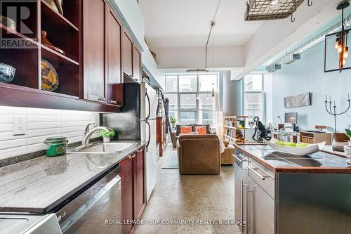 #929 -155 Dalhousie St, Toronto, ON - Indoor Photo Showing Kitchen With Upgraded Kitchen