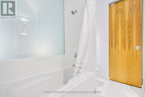 #929 -155 Dalhousie St, Toronto, ON - Indoor Photo Showing Bathroom