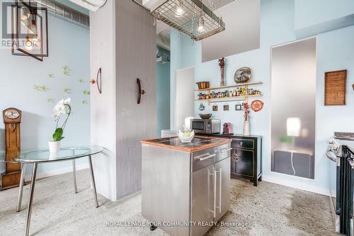 #929 -155 Dalhousie St, Toronto, ON - Indoor Photo Showing Other Room