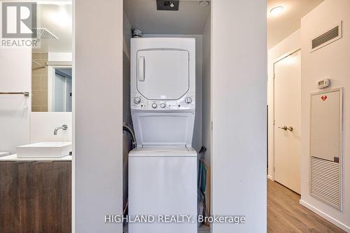 #3004 -159 Dundas St E, Toronto, ON -  Photo Showing Laundry Room