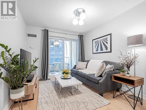 #544 -250 Wellington St W, Toronto, ON - Indoor Photo Showing Living Room
