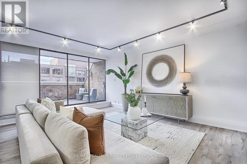 #406 -55A Avenue Rd, Toronto, ON - Indoor Photo Showing Other Room