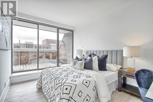 #406 -55A Avenue Rd, Toronto, ON - Indoor Photo Showing Bedroom