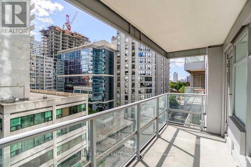 712 - 2191 Yonge Street, Toronto, ON - Outdoor With Balcony With Exterior