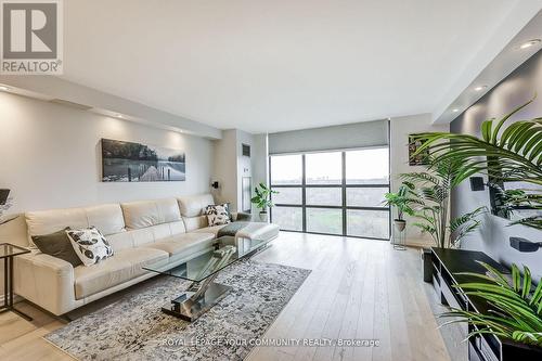 #1003 -195 Wynford Dr, Toronto, ON - Indoor Photo Showing Living Room